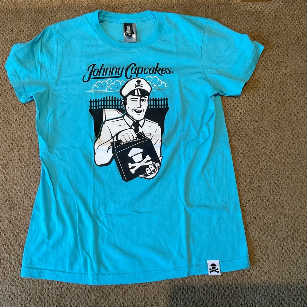 Johnny Cupcakes Women’s XL fitted tshirt